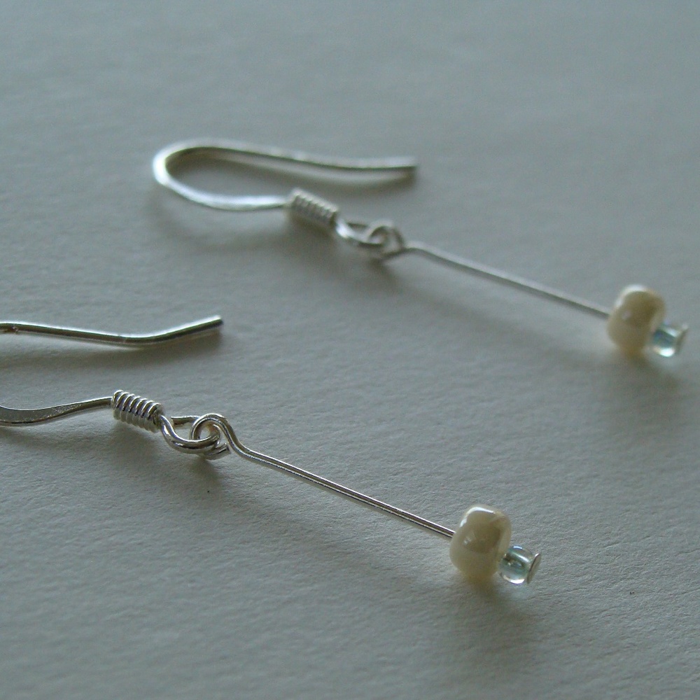 Gams Handmade Earrings NWT Silver Plate Glass Bead